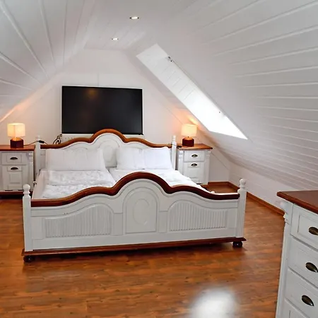 Apartment Reetdachfachwerkvilla Am Wiesengrund Bergen Auf Rugen