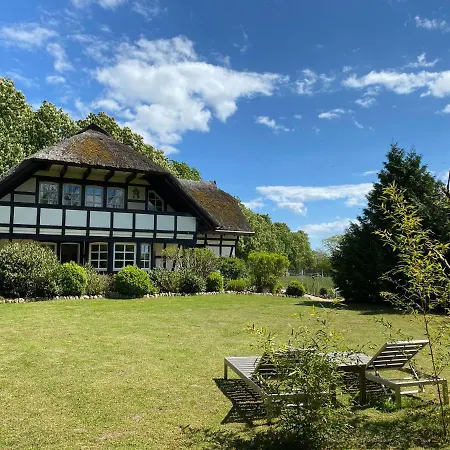 Apartment Reetdachfachwerkvilla Am Wiesengrund *